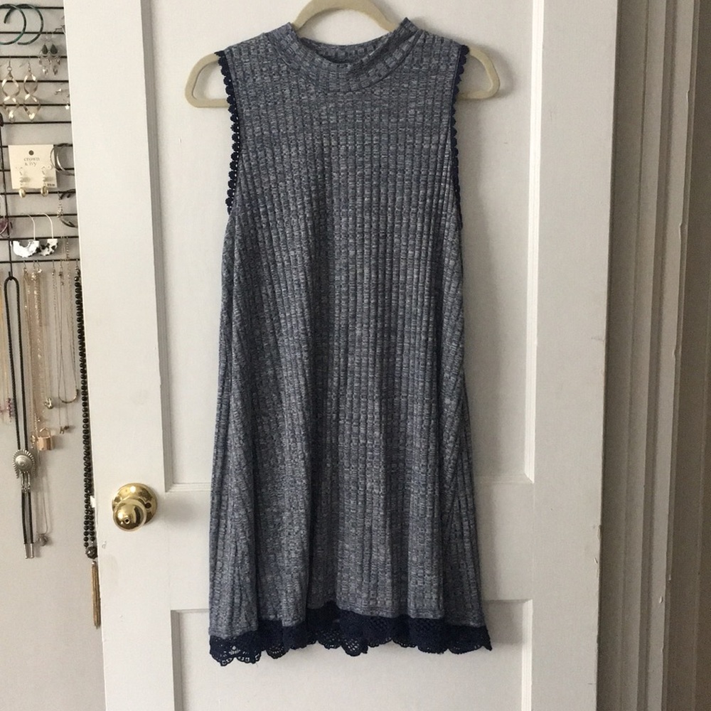 ⭐️Lace trimmed summer dress